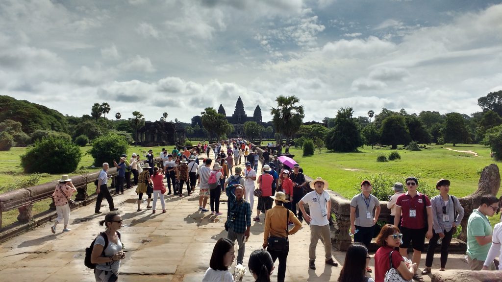 De eerste stappen door de welkoms poort van Angkor Wat.