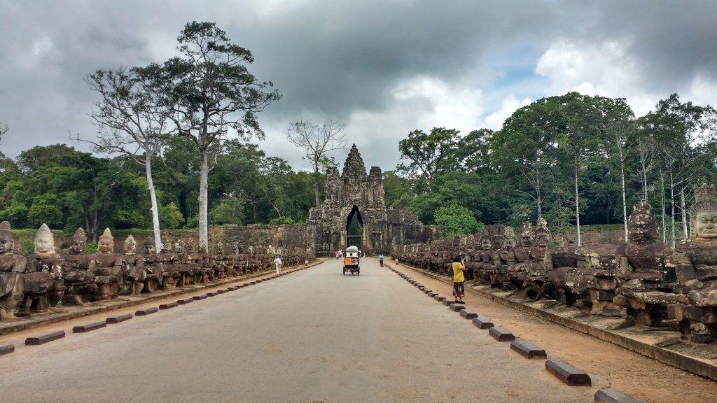 De toegangspoort van het Angkor Thom complex.